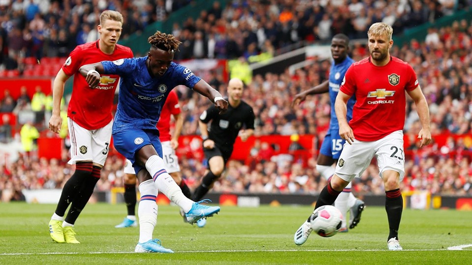 Cơ hội nguy hiểm nhất của Chelsea bị Abraham bỏ lỡ MU vs Chelsea, kết quả MU vs Chelsea, Premier League, kết quả vòng 1 Premier League, MU, Man Utd, chùm ảnh MU vs Chelsea
