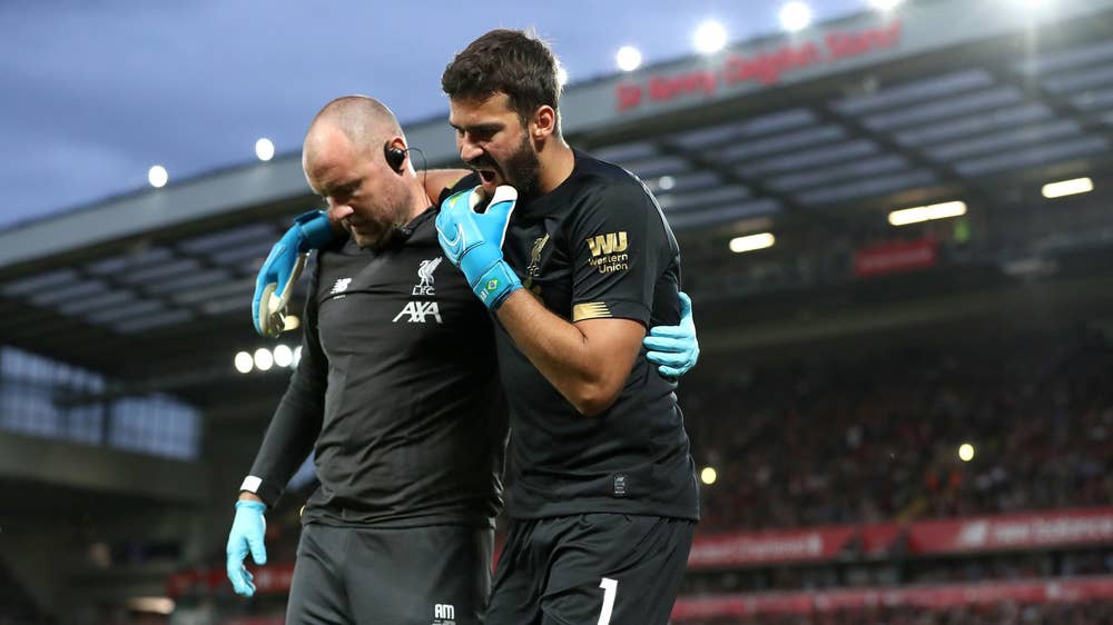 Alisson sẽ vắng mặt trong khoảng 2 tháng Alisson, Alisson chấn thương, thủ thành Liverpool, Liverpool vs Chelsea, kết quả Norwich vs Liverpool, Liverpool, Siêu cúp châu Âu