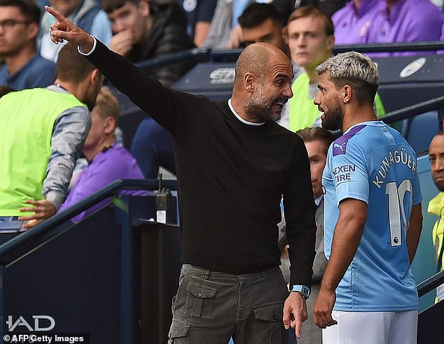Kun Aguero cho rằng anh bị thay thế sau bàn thua từ pha phạt góc của City, và đó là điều anh không xứng đáng phải nhận. Về phía chiến lược gia người Tây Ban Nha, ông giải thích rằng khi ấy mình chỉ muốn hướng tới việc làm mới hàng công. Ảnh: AFP/Getty Images aguero cãi nhau với pep, aguero pep, man city vs tottenham, kết quả man city vs tottenham, aguero, pep, man city, tottenham, kết quả ngoại hạng anh