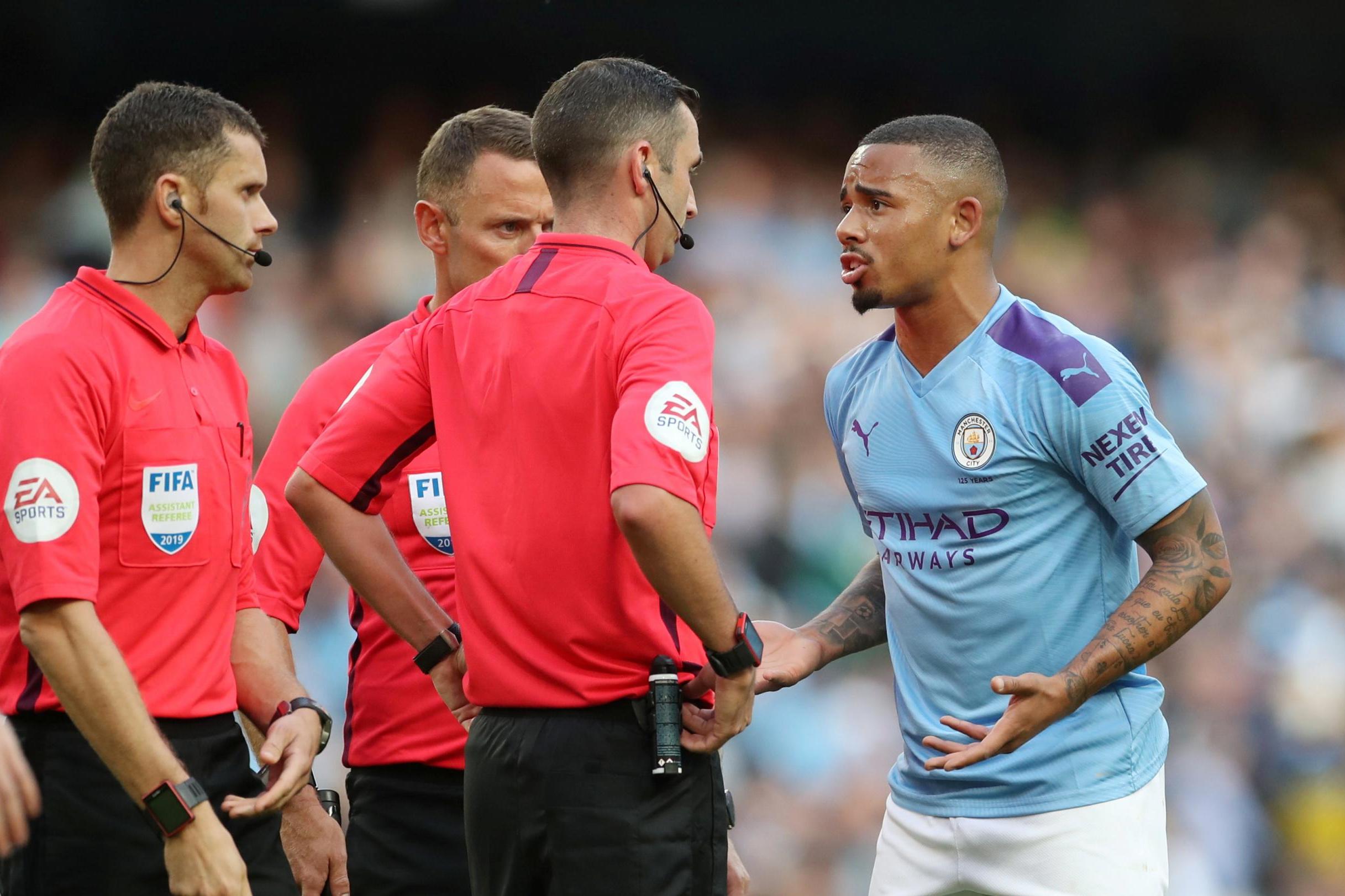 Jesus không giữ được bình tĩnh - Ảnh: Standar var, jesus, laporte, man city vs tottenham, kết quả man city vs tottenham, man city, tottenham