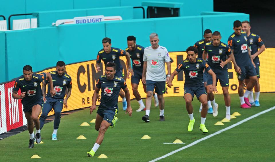 Tập luyện nghiêm túc trước cuộc đối đầu Colombia - Ảnh: Miamiherald giao hữu quốc tế, vòng loại world cup, vòng loại euro, brazil, neymar, tin chuyển nhượng, chuyển nhượng Barca