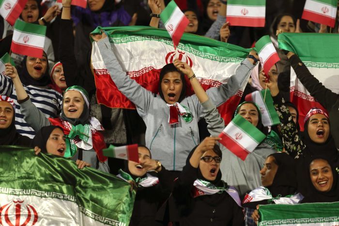 Lệnh cấm khắc nghiệt này đã được ban hành từ năm 1981 - Ảnh: Báo Iran vòng loại World Cup 2022, Iran, Iran cấm phụ nữ xem bóng đá, FIFA, CĐV nữ tự thiêu, CĐV Iran