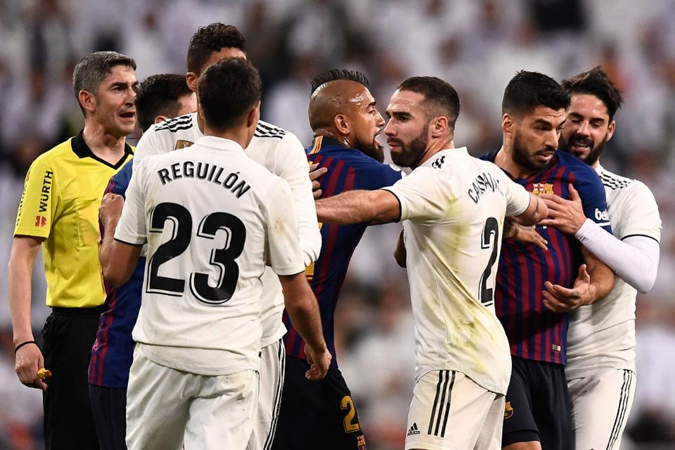 El Clasico sẽ bị dời ngày - Ảnh: Forbes El Clasico, Barcelona vs Real Madrid, Siêu kinh điển, hoãn siêu kinh điển, siêu kinh điển đá ngày nào, Barca, Real