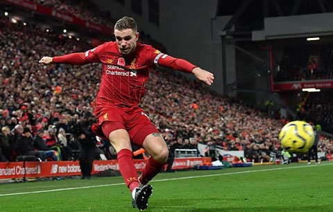 Người hùng thầm lặng Henderson bất ngờ được Neville vinh danh - Ảnh: Getty Liverpool vs Man City, trực tiếp Liverpool vs Man City, VAR, bóng chạm tay Arnold,