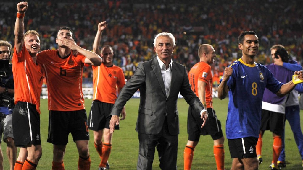 Marwijk chính là người đem đến thành tích tốt nhất cho ĐT Hà Lan trong 1 thập niên qua - Ảnh: Printerest Vòng loại World Cup 2022, VL World Cup 2022, Việt Nam 1-0 UAE, Syria 2-1 Trung Quốc, Malaysia 2-1 Thái Lan, Iraq 1-0 Iran, Lippi, Nishino