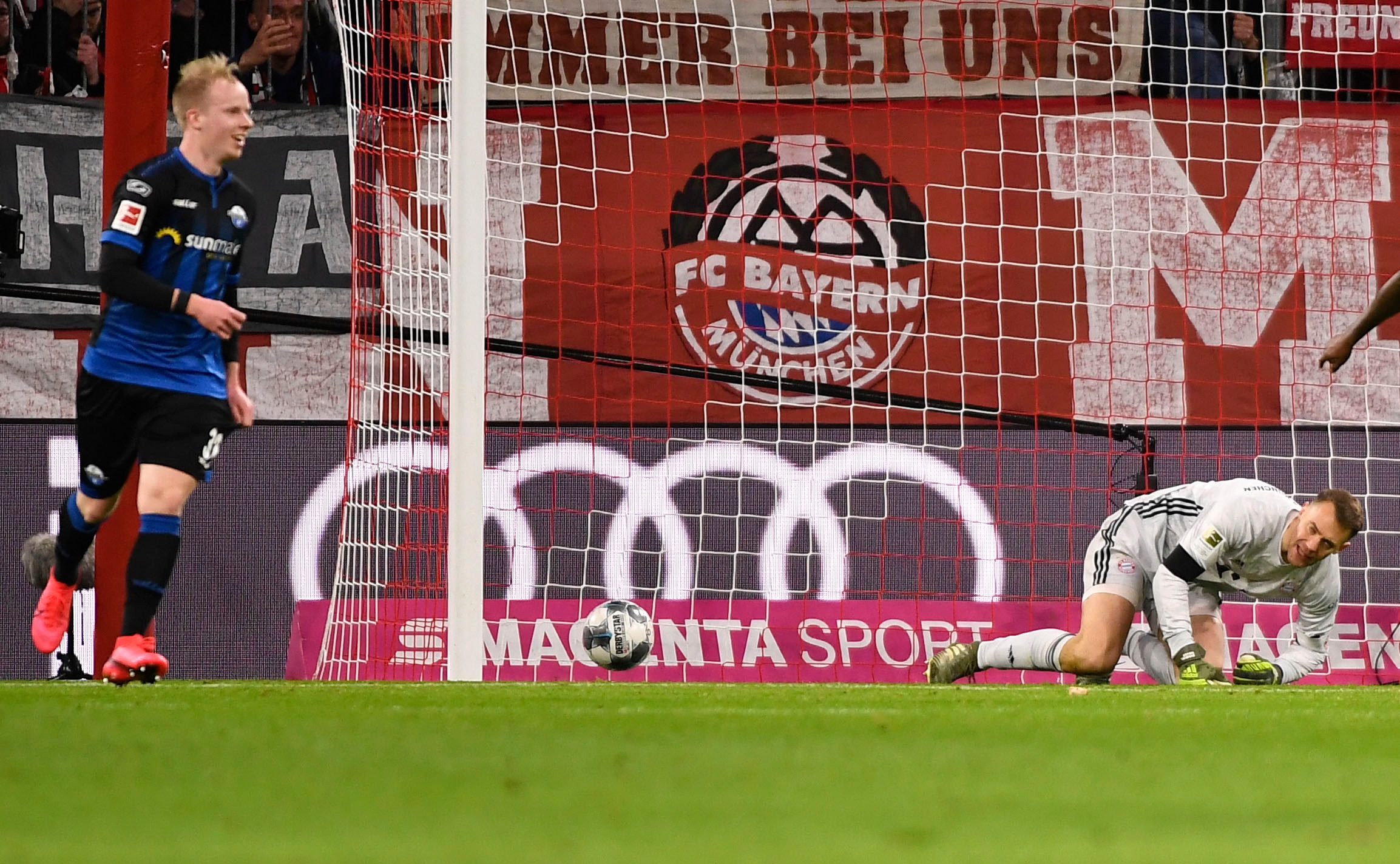 Sai lầm của Neuer khiến Bayern nhận bàn thua - Ảnh: DW neuer sai lầm, kết quả bayern munich vs paderborn, bundesliga, champions league