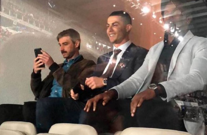 Ronaldo hành động nhận nhiều lời khen trong ngày trở lại đội bóng cũ - Ảnh: Getty ronaldo, siêu kinh điển, real vs barca, el clasico