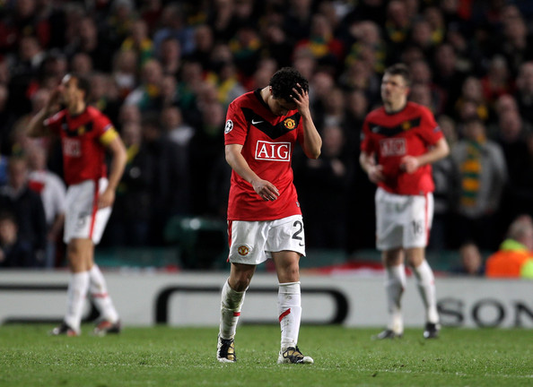 Rafael khiến MU chỉ còn 10 người - Ảnh: Internet MU vs Bayern Munich, Robben, Champions League, ngày này năm xưa