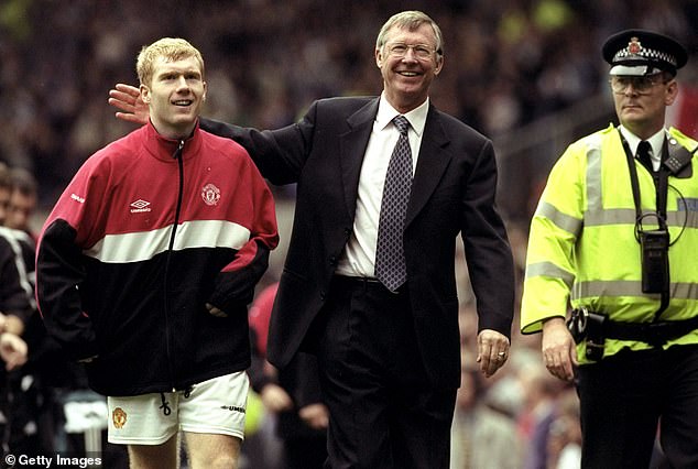 Một bức ảnh cũ của Scholes và HLV Alex Ferguson - Ảnh: Internet MU, cựu sao MU, Ferguson, Beckham