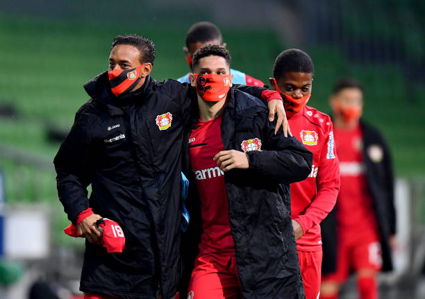 Các cầu thủ đeo khẩu trang ngay sau khi rời sân - Ảnh: Getty Images Bundesliga, vòng 26 Bundesliga, kết quả Dortmund vs Schalke, kết quả Union Berlin vs Bayern Munich, Haaland