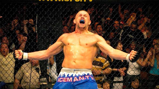 Chuck Liddell (quần xanh) giành chiến thắng ấn tượng trước cựu đặc nhiệm Mỹ - Ảnh: Internet video mma, video võ thuật, video boxing