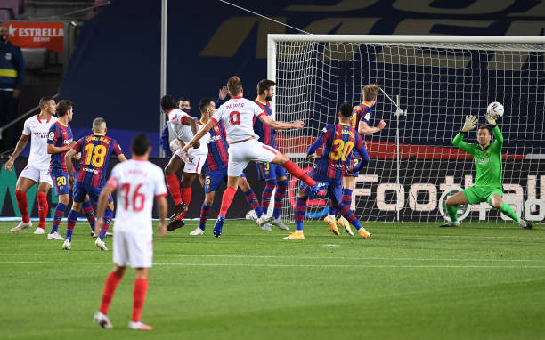 Barca chia điểm với Sevilla trên sân nhà Ảnh 1
