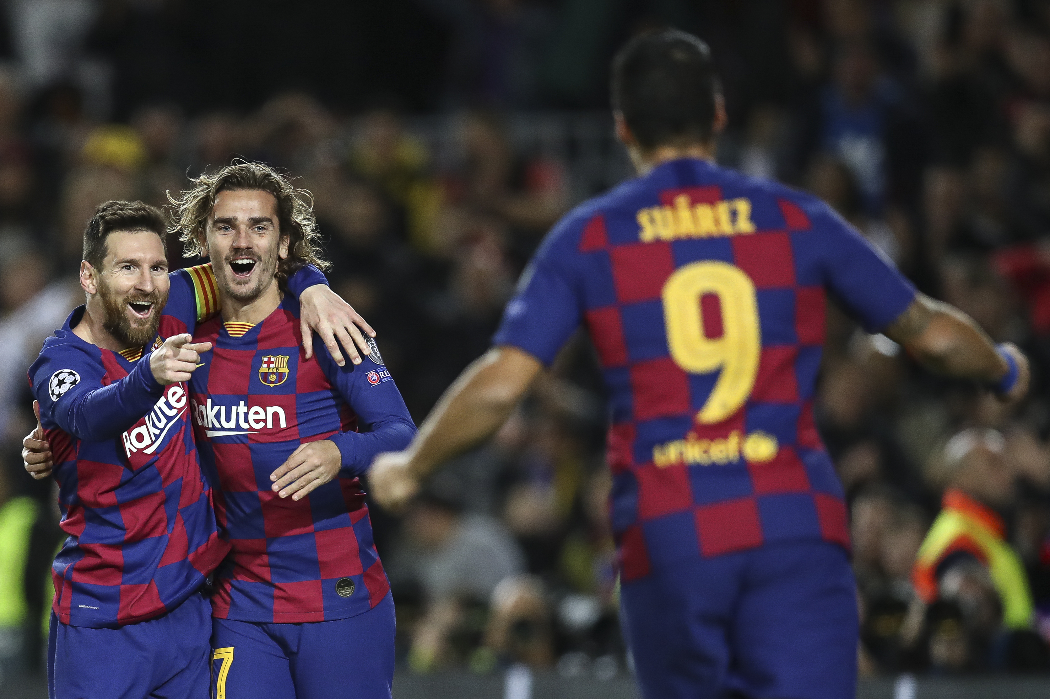 Messi hỗ trợ hết mình cho đồng đội messi 3