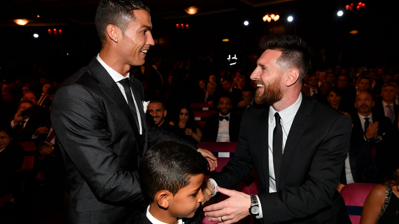 Messi và Ronaldo là hai cầu thủ có thu nhập cao nhất thế giới top earn, messi, ronaldo, neymar, griezmann, bale, iniesta, sanchez, mu, man utd, barca, barcelona, real, juventus