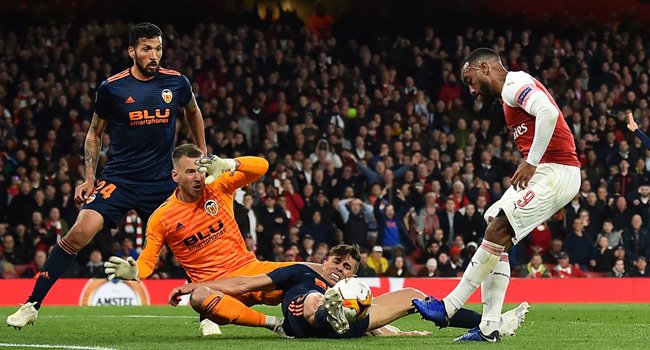 Arsenal có lợi thế 2 bàn ở trận đấu lượt đi Valencia vs Arsenal, trực tiếp Valencia vs Arsenal, link trực tiếp Valencia vs Arsenal, Valencia, Arsenal, bán kết c2, bán kết Europa league, ozil, aubameyang, lacazette
