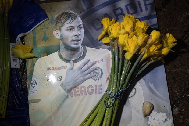 Nhưng tiền đạo này không thể thi đấu cho đội bóng mới sau tai nạn máy bay sala, emiliano sala, sala chết, emiliano sala mất, emiliano sala mất tích, emiliano thi thể