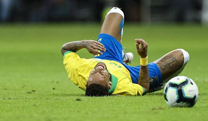 Cận cảnh chấn thương của Neymar trong trận giao hữu giữa Brazil và Qatar neymar, neymar chấn thương, neymar copa america, đt brazil, brazil, copa america, copa america 2019