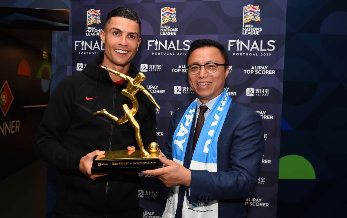 Ronaldo nhận danh hiệu Vua phá lưới vòng chung kết Nations League ronaldo, ronaldo nations league, chung kết nations league, chung kết nations league 2019, vua phá lưới nations league, cr7, bồ đào nha vs hà lan, bồ đào nha, hà lan
