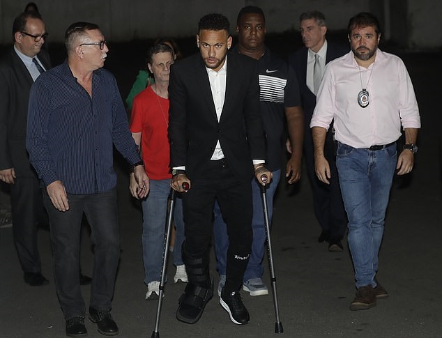 Neymar vẫn đang trong thời gian hồi phục chấn thương neymar, neymar barca, neymar messi, neymar messi suarez, tin chuyển nhượng 25/6, chuyển nhượng barca, barca, barcelona, psg