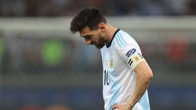 Messi thất vọng khi Argentina bị loại ở bán kết Copa America messi, messi từ giã đội tuyển, messi argentina, messi copa america, argentina, copa america, copa