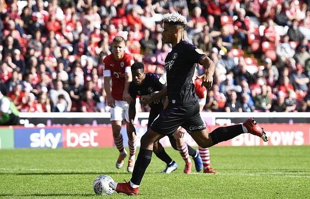 Taylor mất 8 giây để thực hiện quả đá phạt đền (Nguồn: Getty Images) penalty, phạt đền, 11m, cầu thủ sút phạt đền, video bóng đá, bóng đá anh
