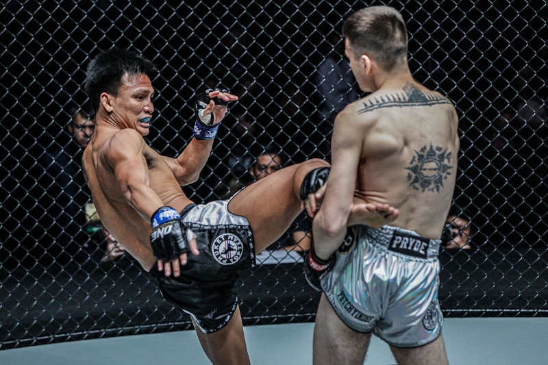 Lerdsila Phuket Top Team ra đòn khiến đối thủ gãy tay (Nguồn: One Championship) võ thuật, one championship, ufc, võ sĩ ufc, võ sĩ thái lan, thái lan