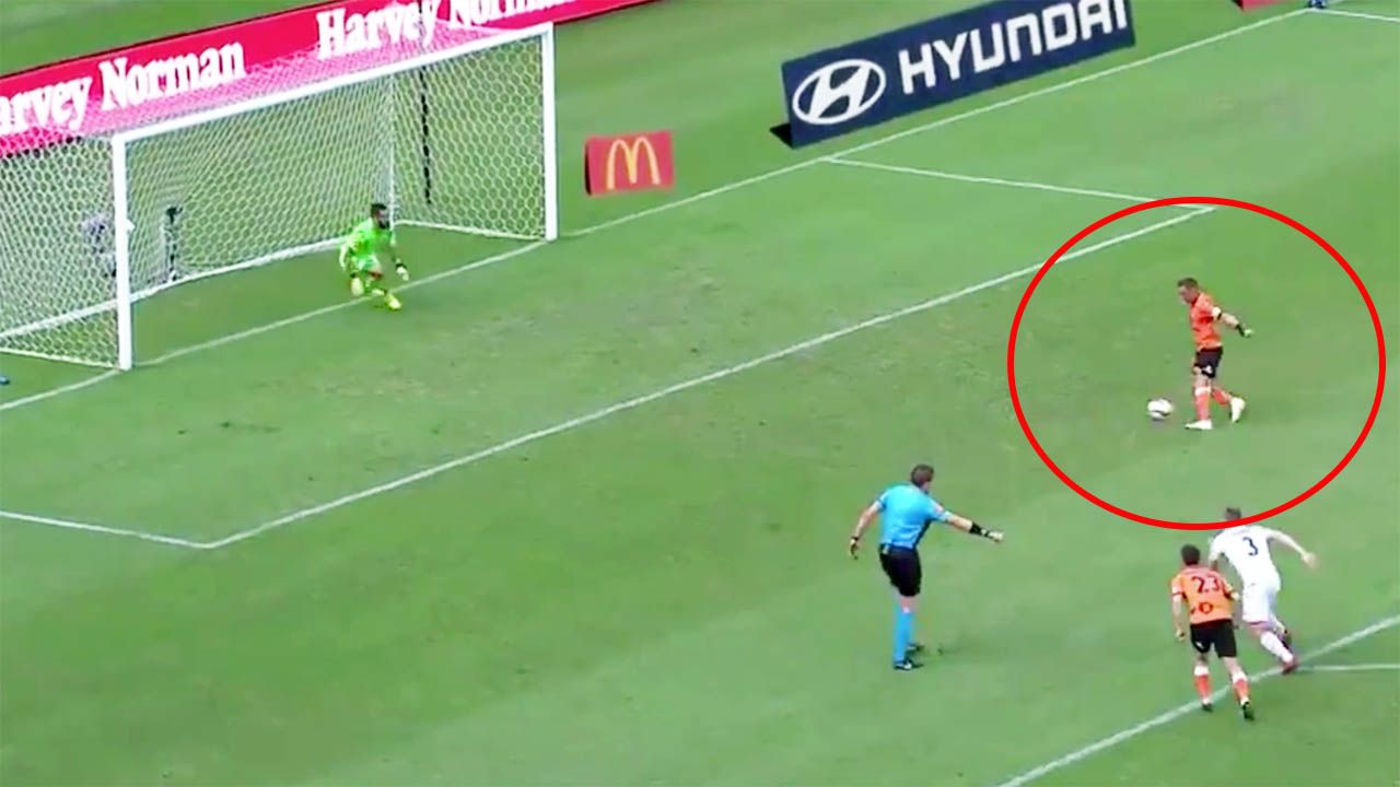 Eric Bautheac thực hiện panenka theo phong cách cực kỵ (Nguồn: Ảnh chụp màn hình) penalty, panenka, đá phạt đền, 11m, luân lưu, australia, úc