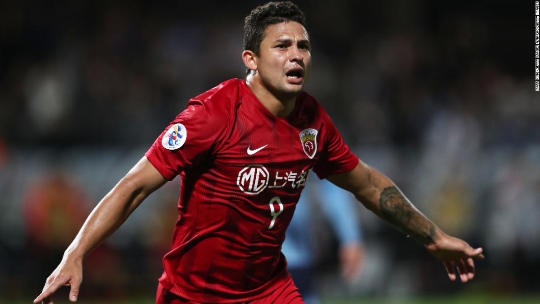Những chân sút nhập tịch như Elkeson sẽ giúp Trung Quốc mạnh hơn? Ảnh: CNN vl wc 2022, vl world cup 2022, ĐT Trung Quốc, vòng loại world cup 2022, elkeson