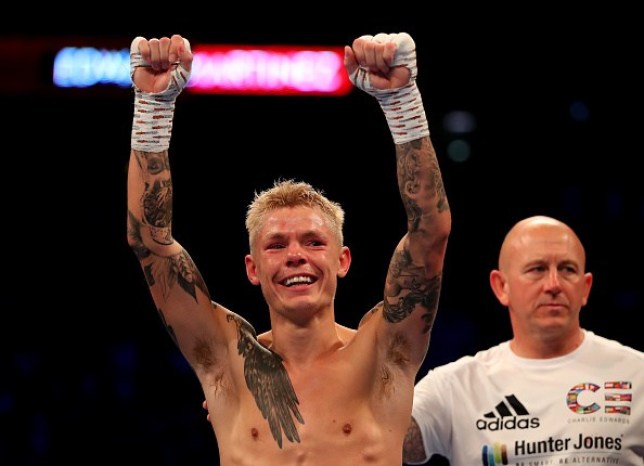 Edwards vẫn giữ đai vô địch WBC dù bị hạ knock-out. Ảnh: Getty Images Võ sĩ, võ sĩ quyền anh, võ sĩ bị hạ knock-out
