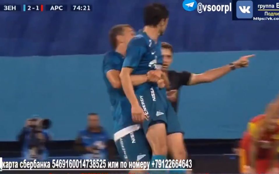 Azmoun bị đàn anh Dzyuba nhấc bổng ném ra khỏi sân. Ảnh: Chụp màn hình Sardar Azmoun, Iran, Việt Nam, Asian Cup 2019, zenit, Nga, bóng đá Nga