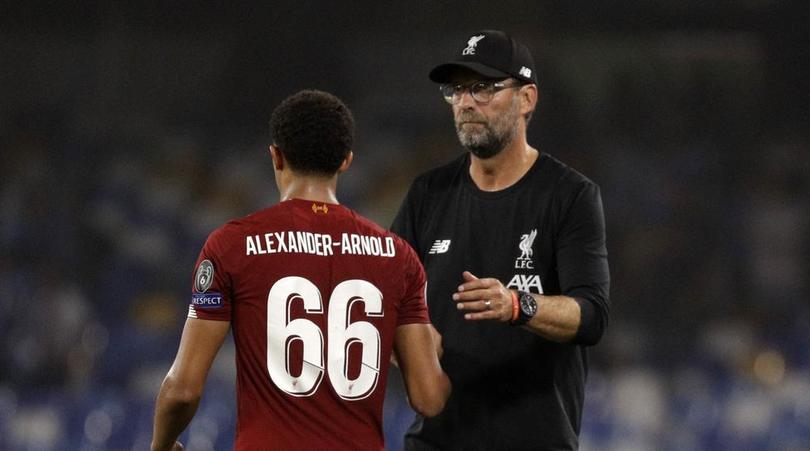 HLV Klopp không hài lòng với quyết định thổi phạt đền của trọng tài. Ảnh: Fourfourtwo napoli 2-0 Liverpool, Napoli vs Liverpool, kết quả napoli vs liverpool, cúp c1, champions league, hlv klopp