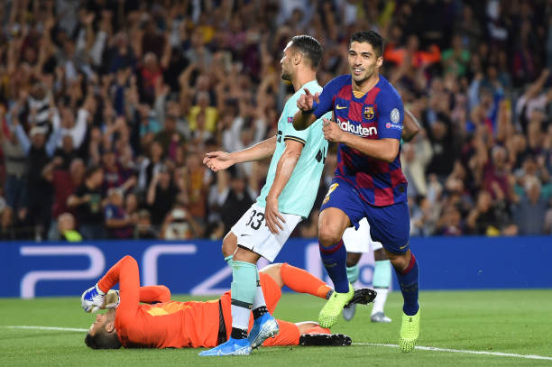 Suarez lập cú đúp vào lưới Inter. Ảnh: Getty Images Barca vs Inter, chấm điểm Barca 2-1 Inter, chấm điểm Barca vs Inter, cúp c1, champions league, Messi, Suarez, Griezmann