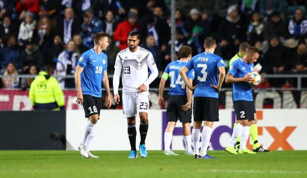 Emre Can 'đi tắm sớm' ngay ở phút 14. Ảnh: Getty Images Kết quả Estonia vs Đức, Estonia vs Đức, kết quả vòng loại euro, kết quả vòng loại euro 2020