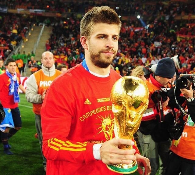 Pique là nhà vô địch World Cup 2010. Ảnh: Twitter pique, ramos, barca, barcelona, real madrid, tây ban nha, olympic 2020