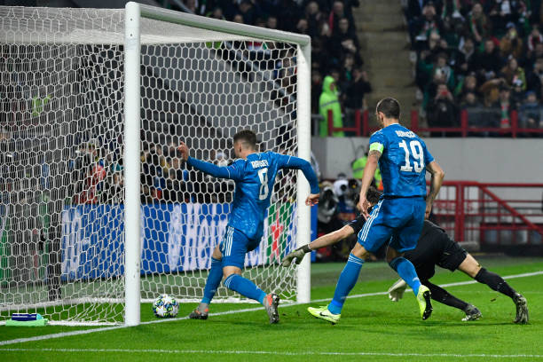 Bàn thắng mở tỷ số may mắn của Ramsey. Ảnh: Getty Images Kết quả Lokomotiv Moscow vs Juventus, Lokomotiv Moscow vs Juventus, Kết quả Cúp C1