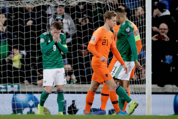 Steven Davis bỏ lỡ cơ hội ngon ăn trên chấm 11m. Ảnh: Getty Images kết quả Bắc Ireland vs Hà Lan, Bắc Ireland vs Hà Lan, kết quả vòng loại euro 2020