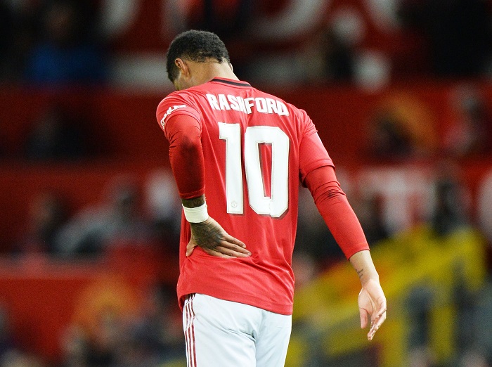 Rashford phải ngồi ngoài ít nhất 6 tuần vì chấn thương lưng. Ảnh: Reuters mu, man utd, mu vs arsenal, trực tiếp mu vs burnley, ngoại hạng anh, Rashford chấn thương