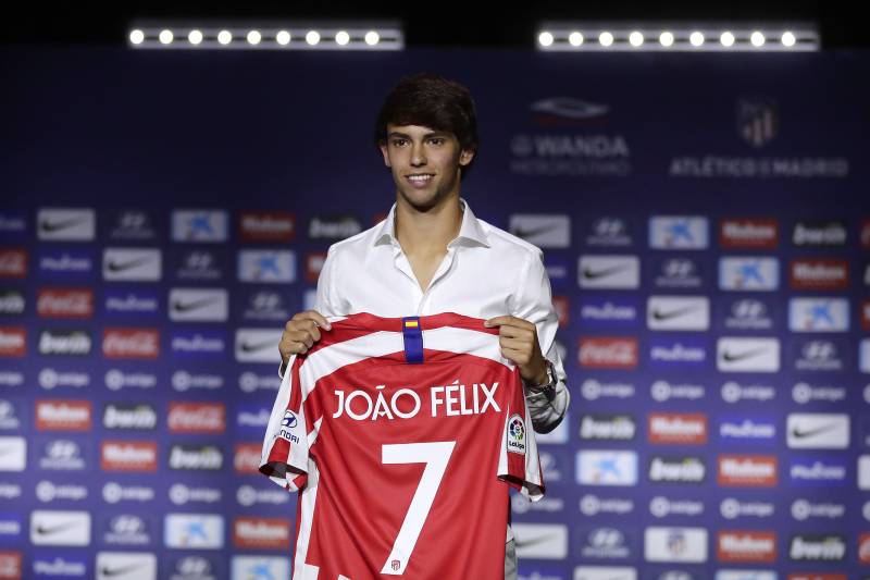 Tiền đạo Joao Felix gia nhập Atletico Madrid với giá 126 triệu euro từ Benfica là thương vụ chuyển nhượng đắt nhất năm 2019. Ảnh: Getty FIFA, Tin chuyển nhượng, Chuyển nhượng bóng đá, kỷ lục chuyển nhượng