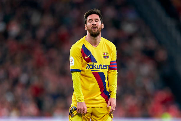 Messi bất lực trước hàng thủ của Bilbao. Ảnh: Getty Cúp Nhà vua, Real Madrid, Barca, Real Madrid 3-4 Real Sociedad, athletic bilbao 1-0 barca