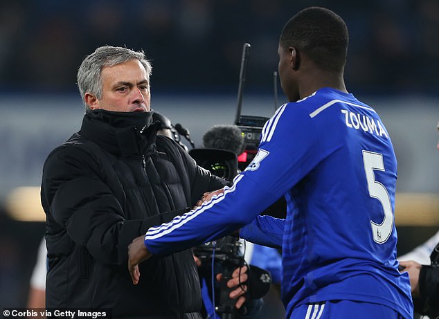 Zouma và Mourinho thời còn chung màu áo Chelsea. Ảnh: Getty Chelsea, Mourinho, Mourinho Chelsea, Tottenham, Mourinho Tottenham, Ngoại hạng Anh, Premier League