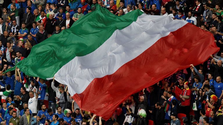 Tất cả các trận đấu tại Serie A bị hoãn vì COVID-19. Ảnh: Sky Sports Serie A, Italia, bóng đá Ý, Virus corona, COVID-19, Serie A bị hoãn