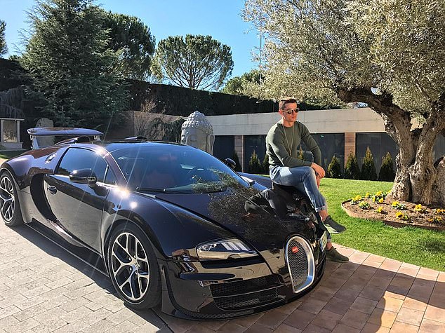 Ronaldo đang sở hữu 2 chiếc xe Bugatti khác. Ảnh: Instagram Ronaldo, CR7, Juventus, Ronaldo mua siêu xe, Bugatti Centodieci
