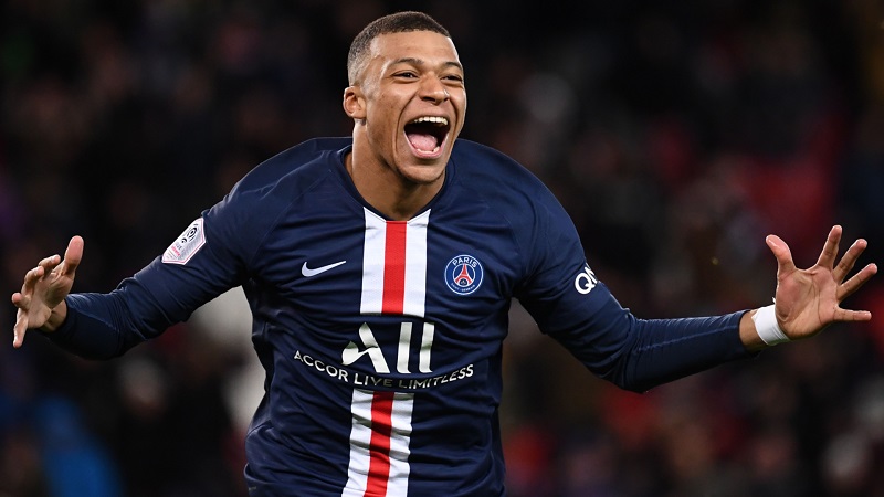 Mbappe vẫn là cầu thủ đắt giá nhất thế giới. Ảnh: Getty Top 10 cầu thủ đắt giá nhất thế giới 2020, Messi, Ronaldo, Mbappe, Neymar, PSG, Barca, Liverpool