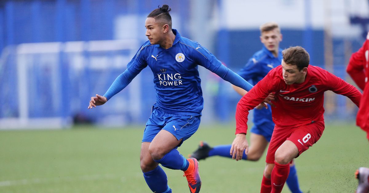 Faiq Bolkiah (áo xanh) bị Leicester thanh lý hợp đồng. Ảnh: Leicester City FC Tin chuyển nhượng, chuyển nhượng bóng đá, Leicester City, U22 Brunei, U22 Việt Nam, Faiq Bolkiah