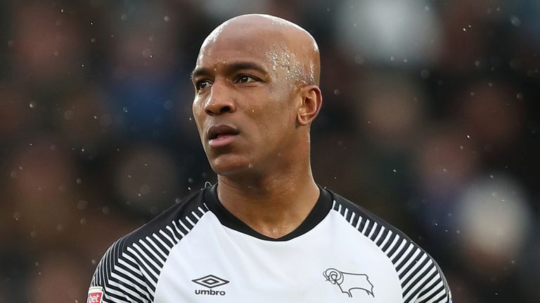 Andre Wisdom bị băng cướp tấn công phải nhập viện. Ảnh: Sky Sports Bóng đá Anh, Ngoại hạng Anh, Liverpool, Rooney, cướp, trọng thương