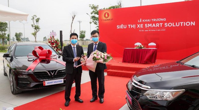 Khai trương siêu thị xe Smart Solution