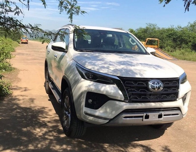 Chiếc Toyota Fortuner 2021 đã bất ngờ xuất hiện tại Việt Nam. Chiếc Toyota Fortuner 2021 đã bất ngờ xuất hiện tại Việt Nam