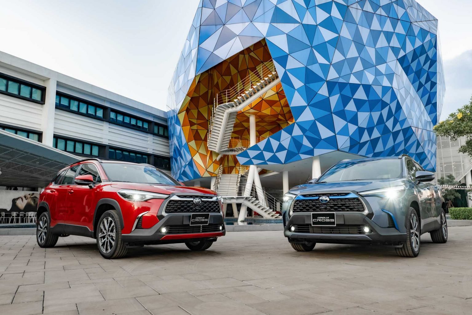 Giá lăn bánh Toyota Corolla Cross vừa ra mắt: Từ 814 triệu VNĐ