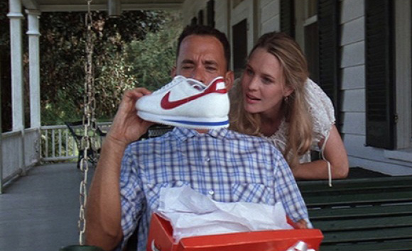 Forrest Gump do Tom Hank thủ vai với đôi Nike Cortez huyền thoại