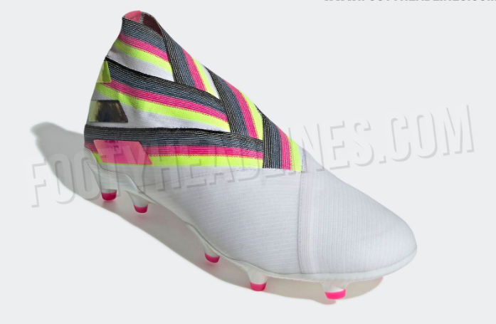 Các dải màu trên thân gợi cảm hứng từ quốc kỳ Đức (Ảnh:footyheadlines.com)